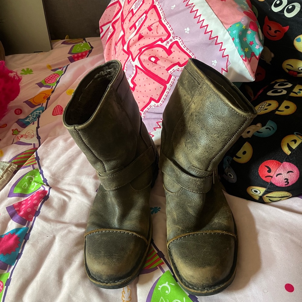 UGG Australia Men's 11 Boots